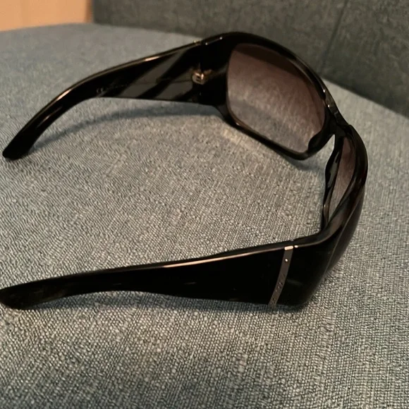 Gucci Sunglasses - Picture 3 of 6